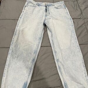 Loose fit jeans in light blue